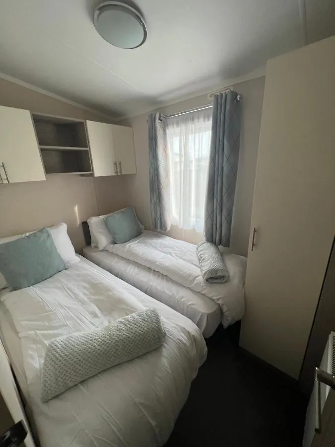 Lets Host Hot Tub Holiday Home With Lake View Patrington Prázdninový areál